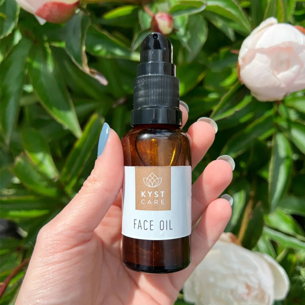 Face Oil / Multifunktionel ansigtsolie / 30 ml / KystCare. Ansigtsolie fra Kyst Care – let og hurtigt absorberende olie.
