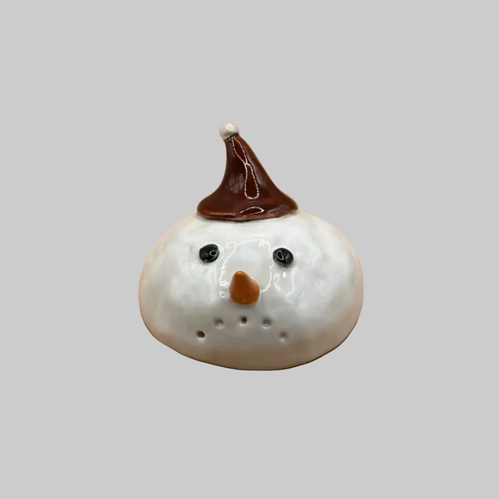 RG Ceramic / Smeltet snemand / Den Sure #2. - Smeltet snemand oppefra.
Unik snemand figur i keramik med humoristisk design.