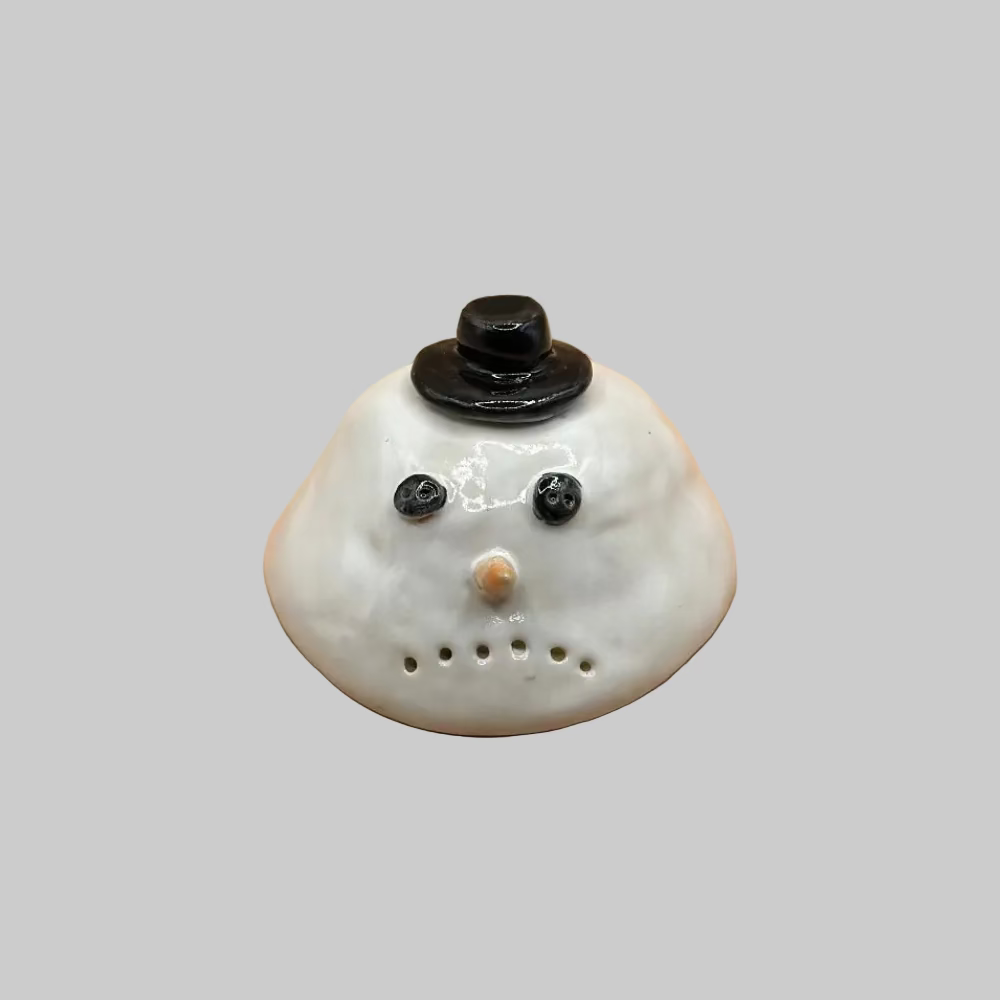 RG Ceramic / Smeltet snemand / Den lille sure #1. - Smeltet snemand oppefra.
Lille smeltet snemand fra RG Ceramic.