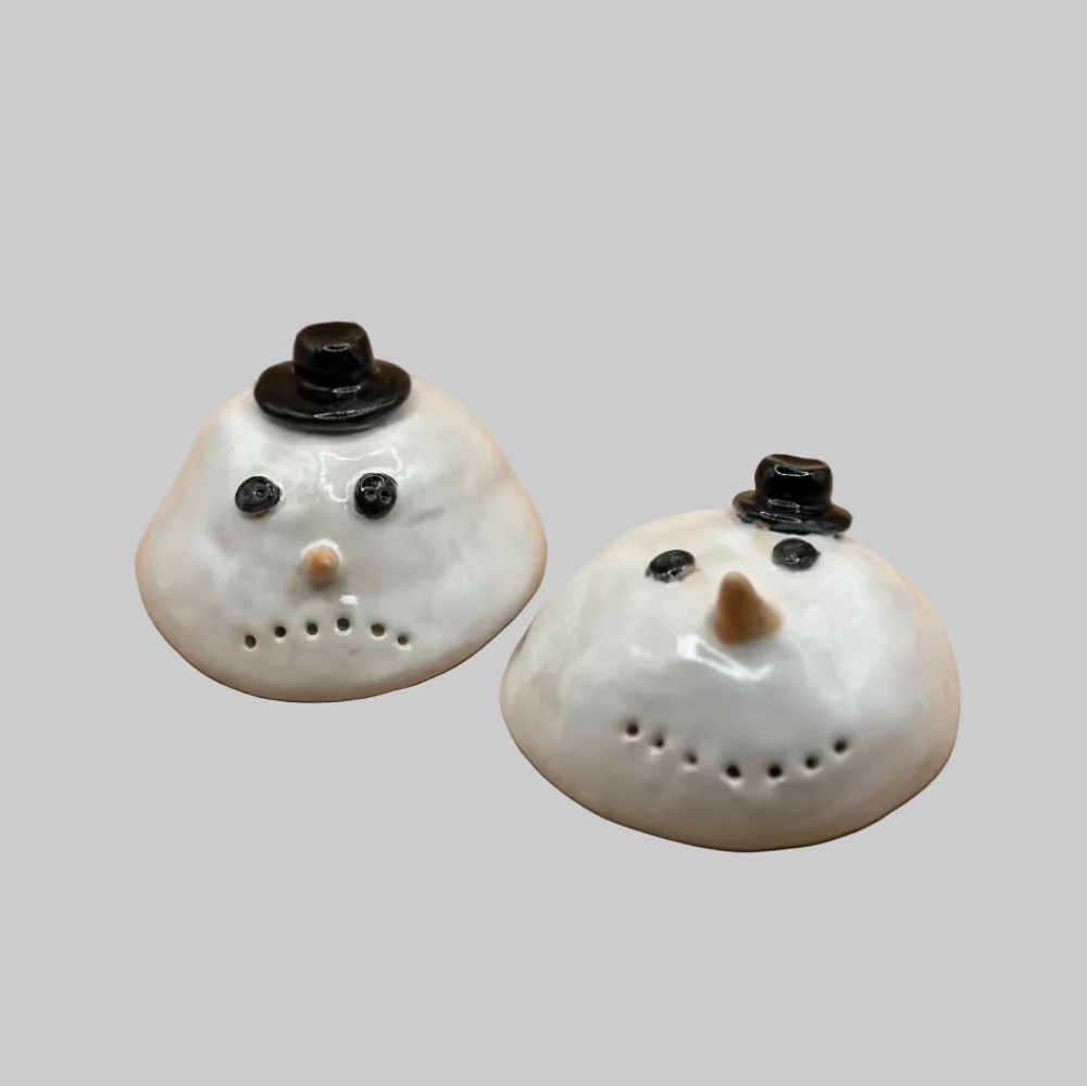 RG Ceramic / Smeltet snemand / Den lille glade #1. - Snemænd sammen.
Dekorative snemænd i keramik til vinter og jul.
