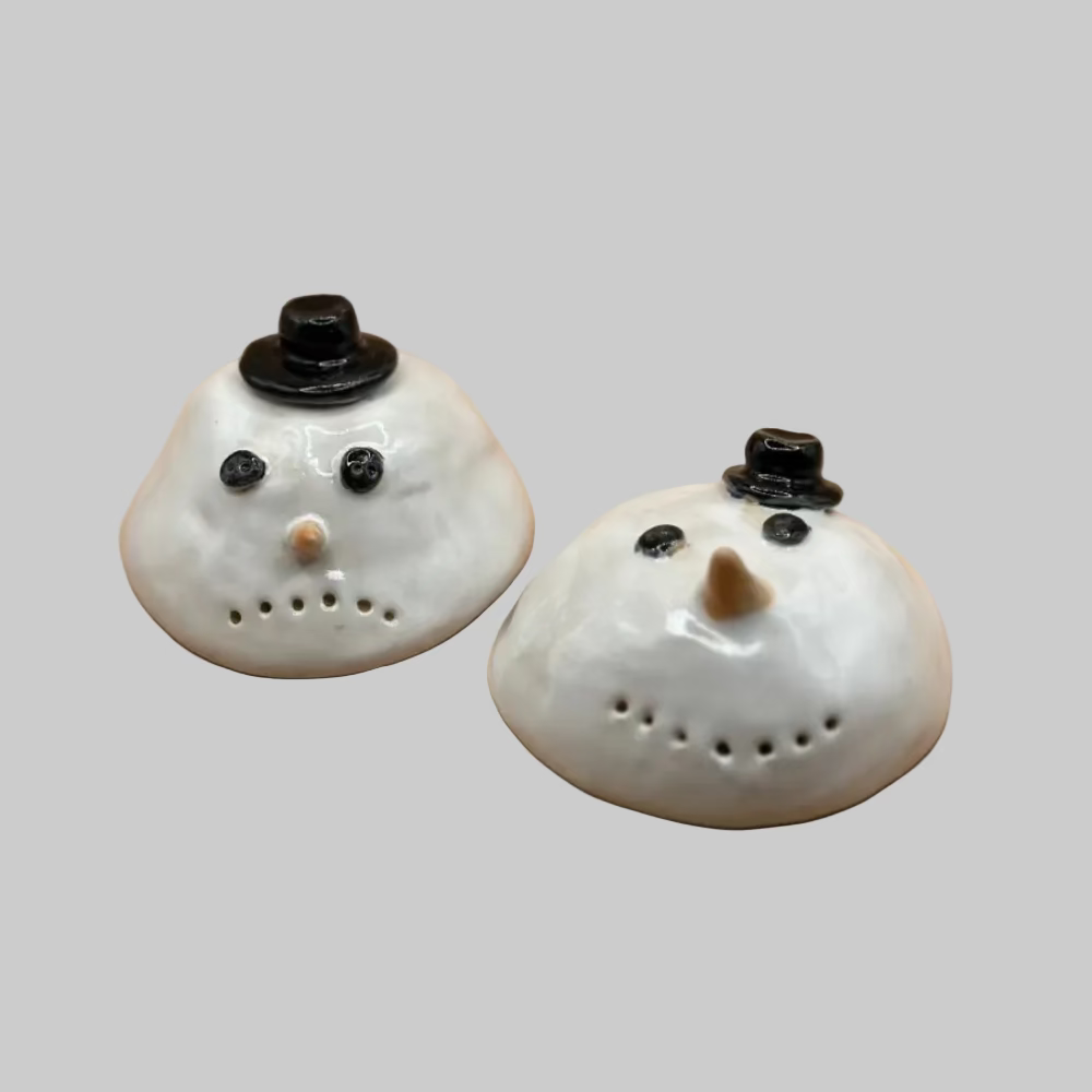 RG Ceramic / Smeltet snemand / Den lille sure #1. - Snemænd sammen.
Dekorative snemænd i keramik til vinter og jul.