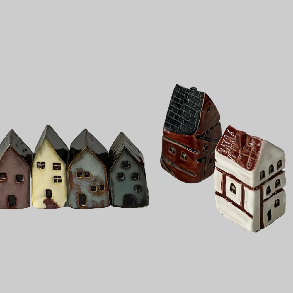 RG Ceramic / Huse / Sammensætning.
Dekorativ samling af håndlavede huse til boligindretning.