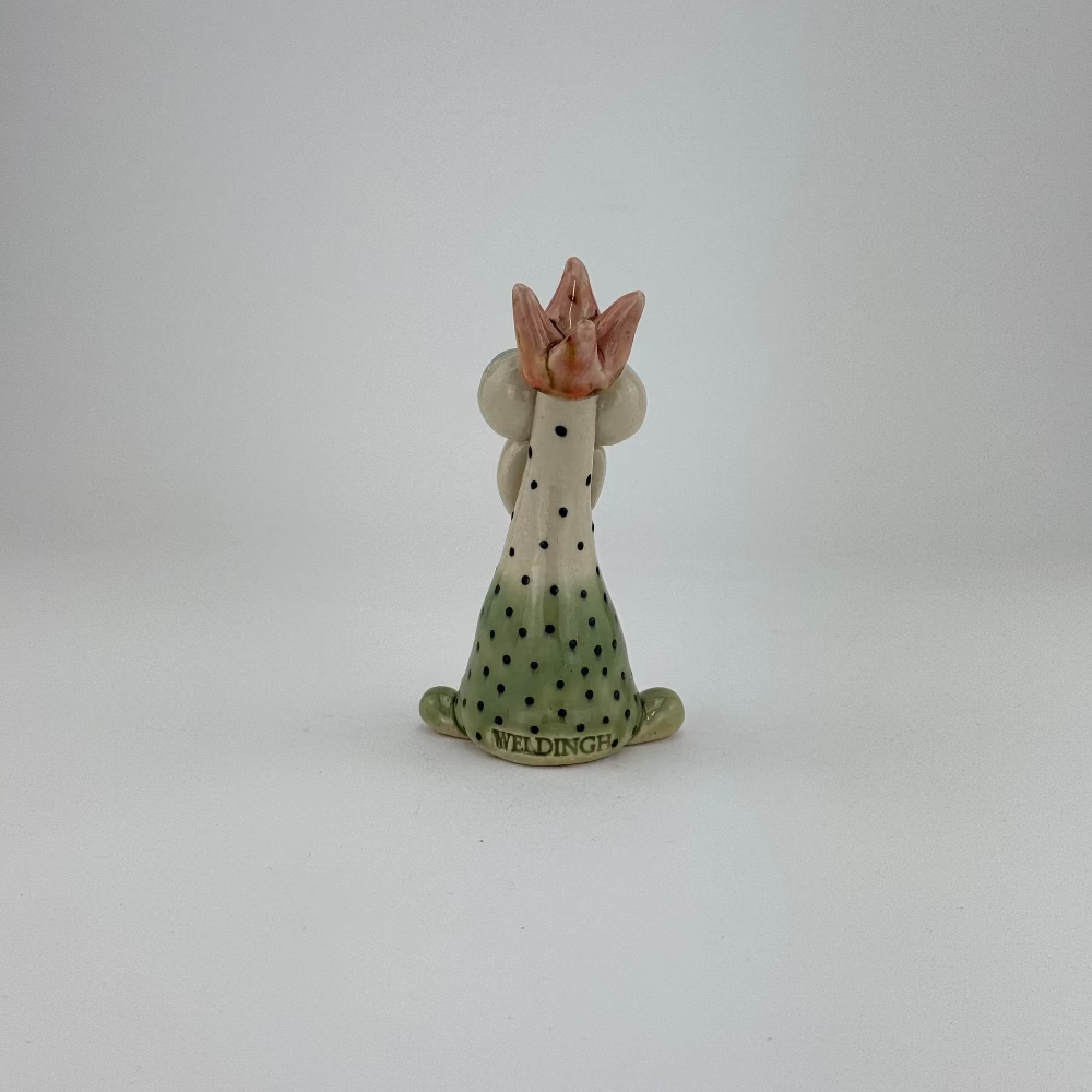 keramisk figur med prikker