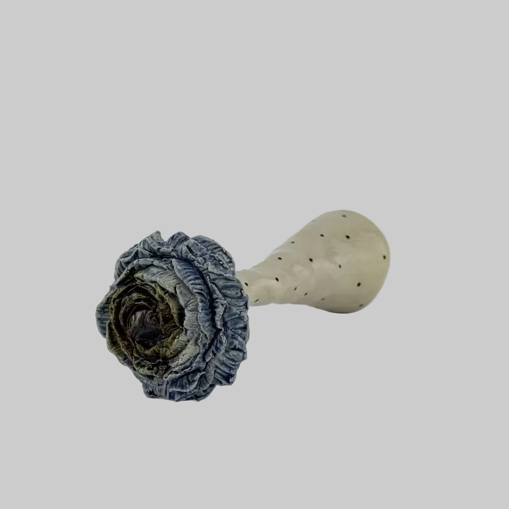 Keramikblomst / Mega / Stor håndlavet keramisk blomst i blå med prikker / Keramik figur af blomst / Blå blomst - Dansk kunsthåndværk