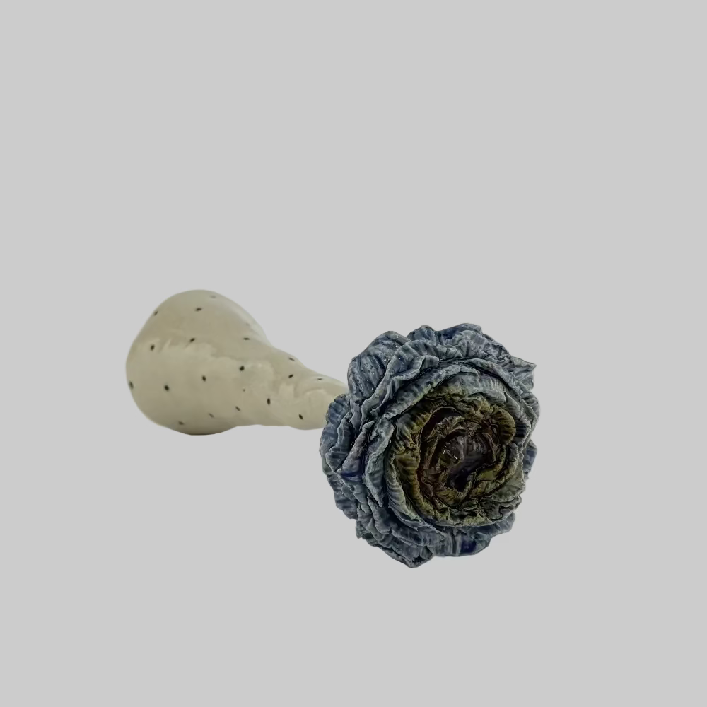 Keramikblomst / Mega / Stor håndlavet keramisk blomst i blå med prikker / Keramik figur af blomst / Blå blomst - Dansk kunsthåndværk