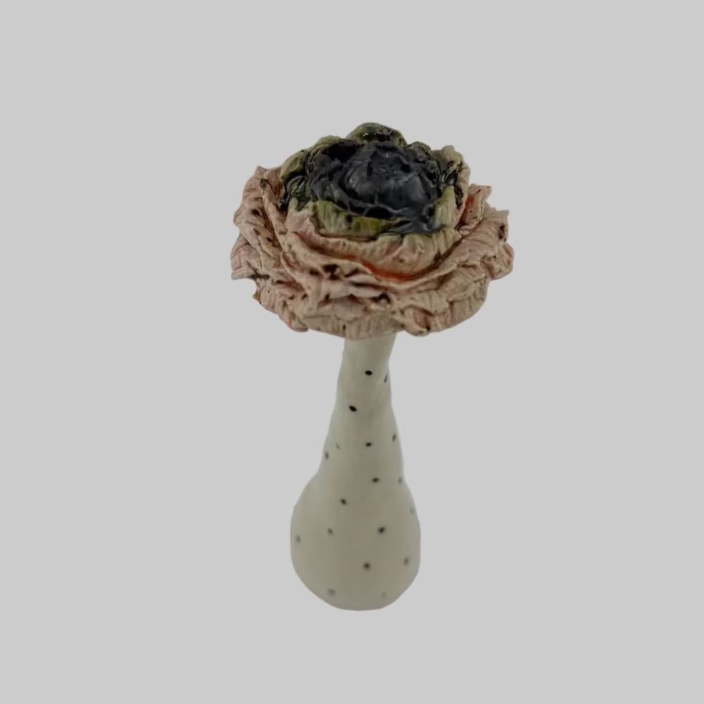 Keramikblomst / Mega / Håndlavet keramisk blomst i ferskenfarve med prikker / Keramik figur af blomst / ferskenfarvet blomst - Dansk kunsthåndværk