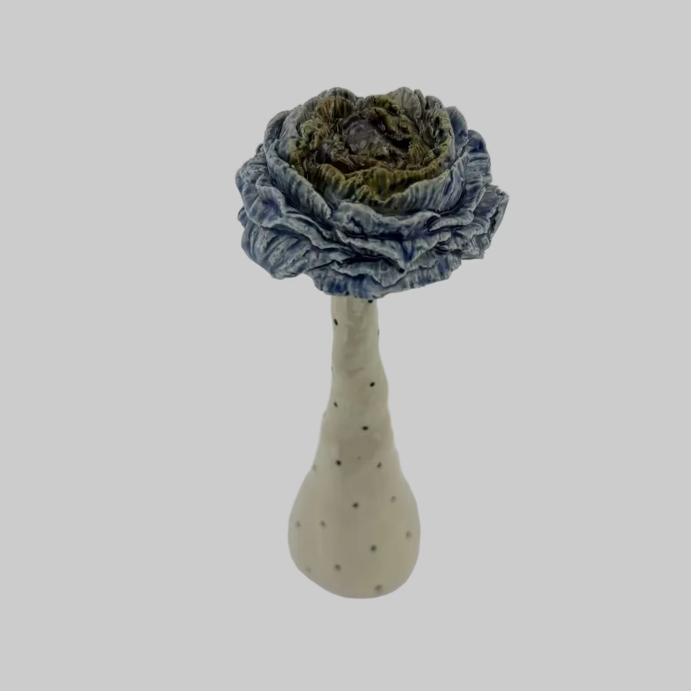 Keramikblomst / Mega / Håndlavet keramisk blomst i blå med prikker / Keramik figur af blomst / Blå blomst - Dansk kunsthåndværk