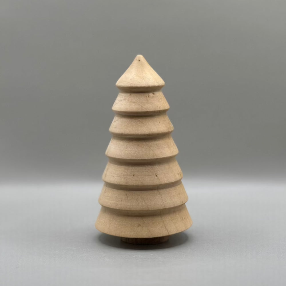 Håndlavet Juletræ / Lys træ. Håndlavet juletræ i træ med bred top.