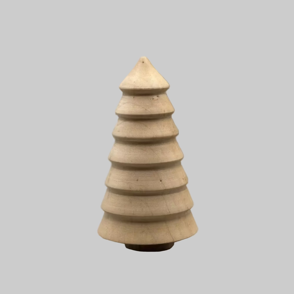 Juletræ #3 / Lyst genbrugstræ / Møller Træ.
Juletræ i lyst genbrugstræ med lagdelt design.