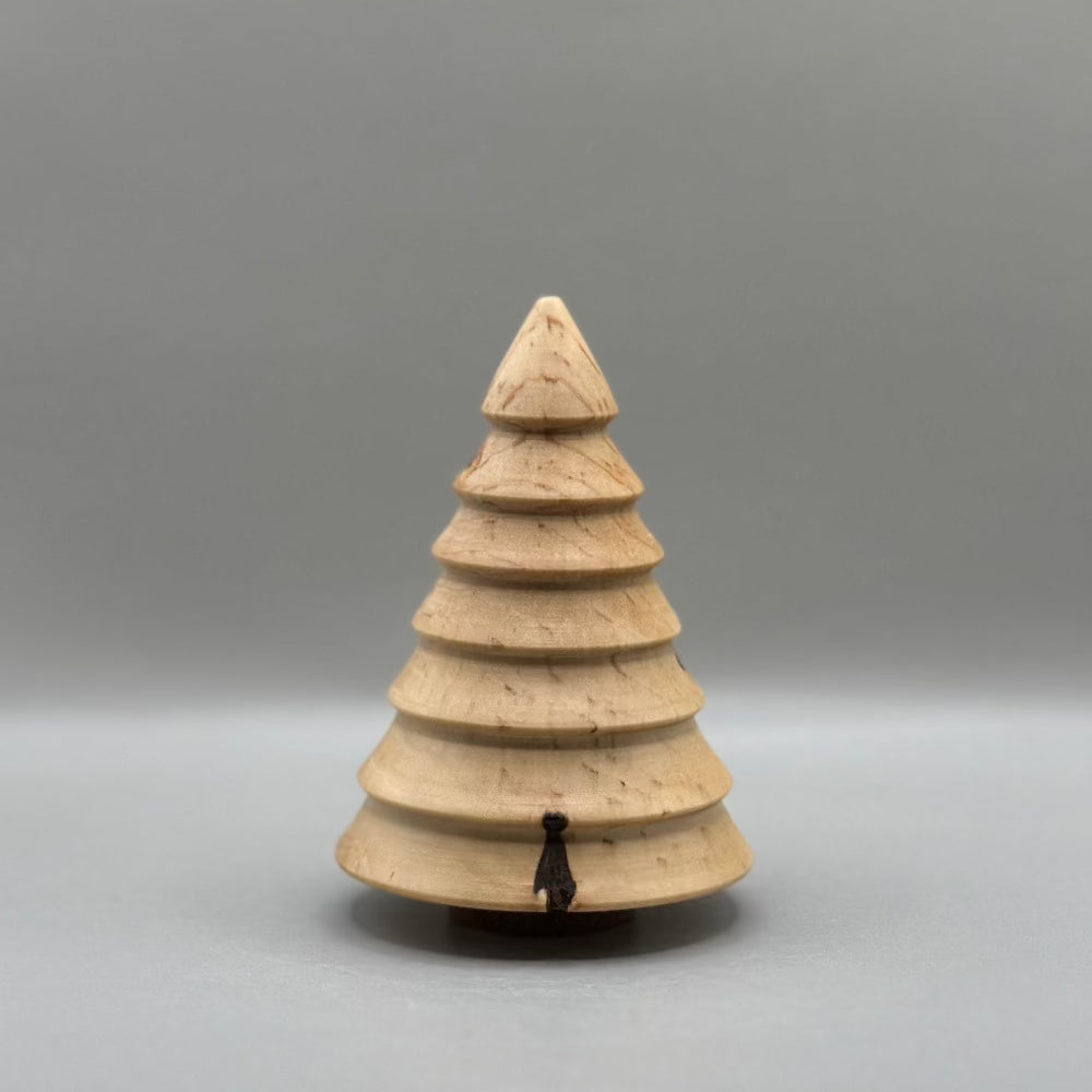 Håndlavet Juletræ / Lys træ. Håndlavet juletræ i træ med bred top.
