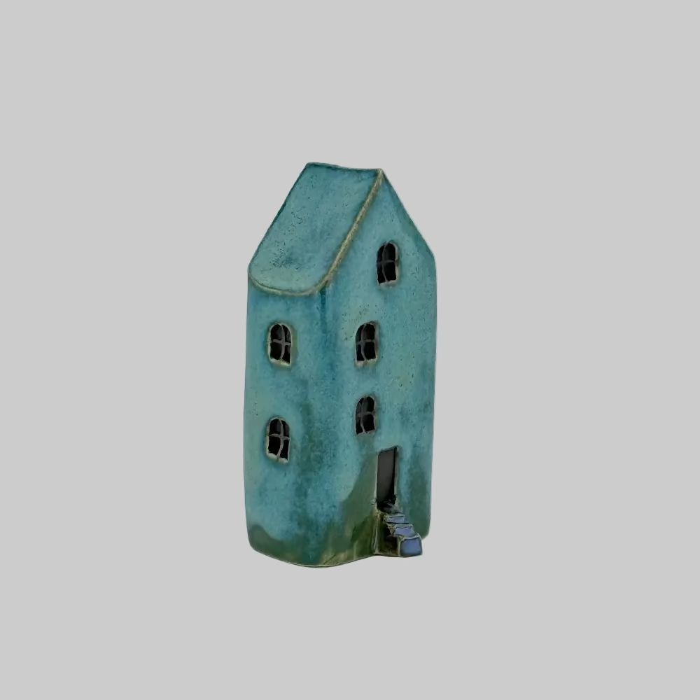 RG Ceramic / Keramik Hus / Petrol 01.
Lille dekorationshus i keramik fra RG Ceramic.