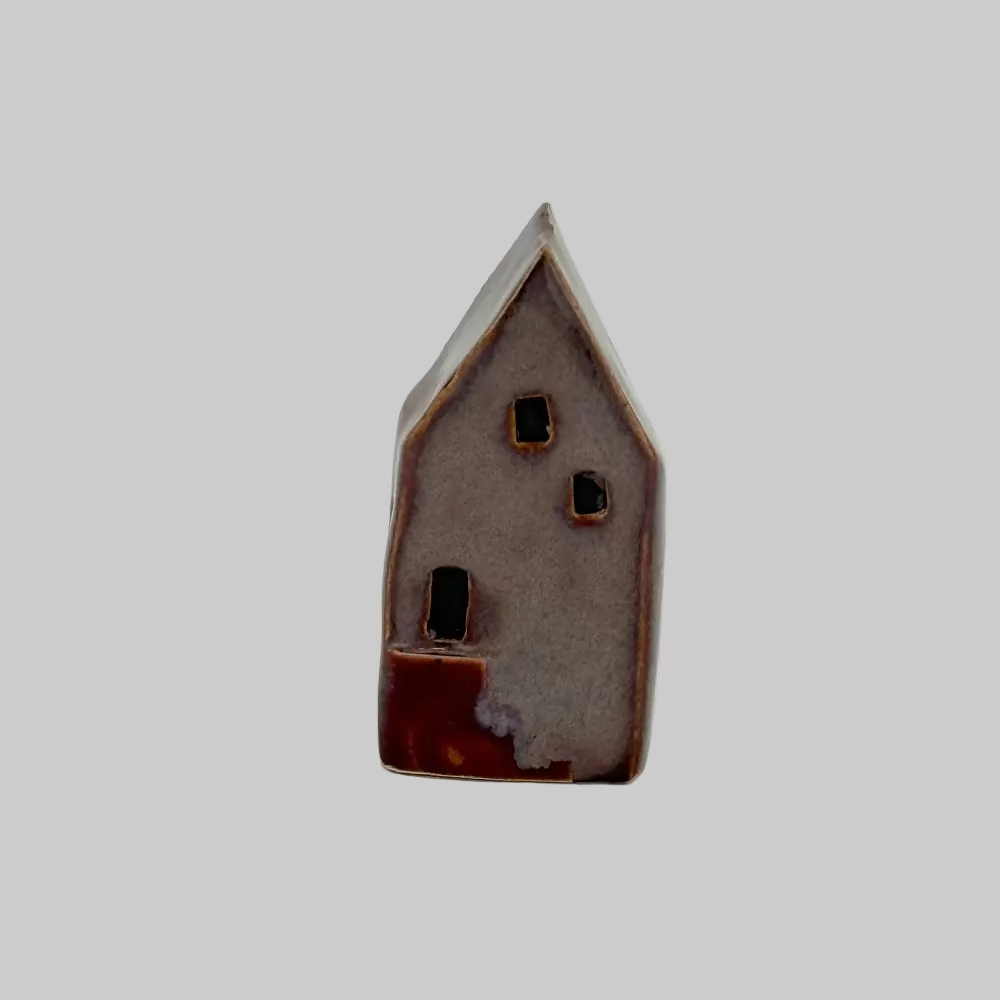 RG Ceramic / Keramik Hus / Blomme 02.
Keramik boligdekoration formet som hus.