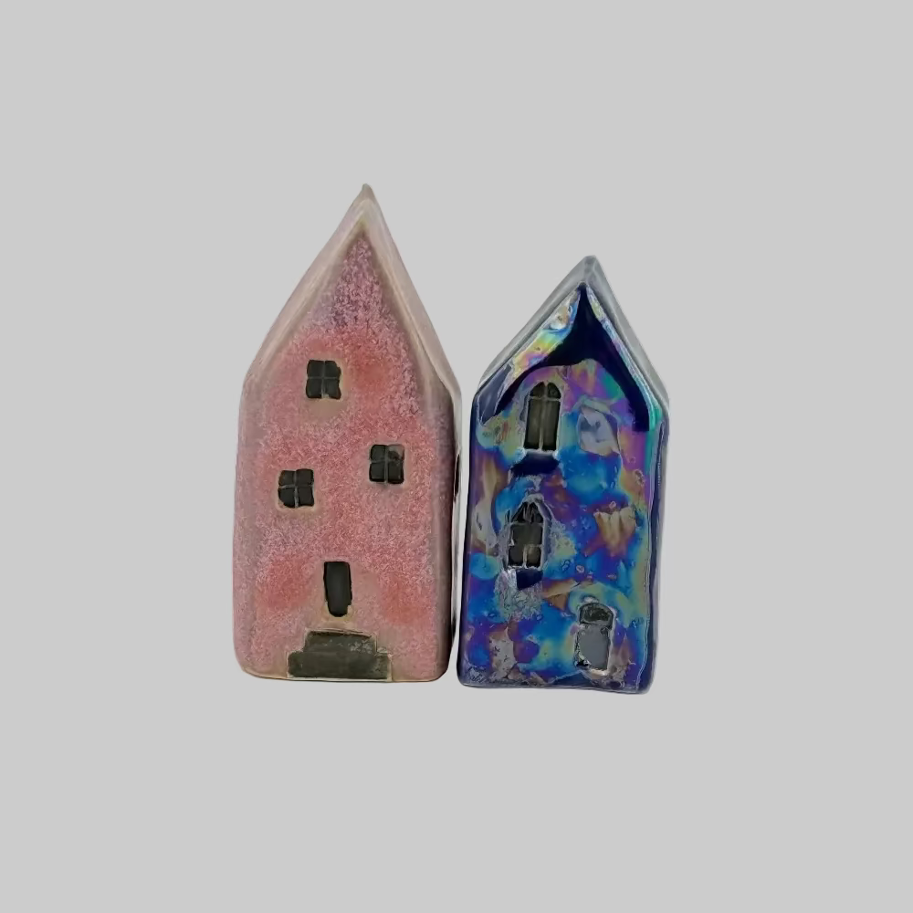 RG Ceramic / Keramik Hus / Keramikhuse sammen.
Lille dekorationshus i keramik fra RG Ceramic.
