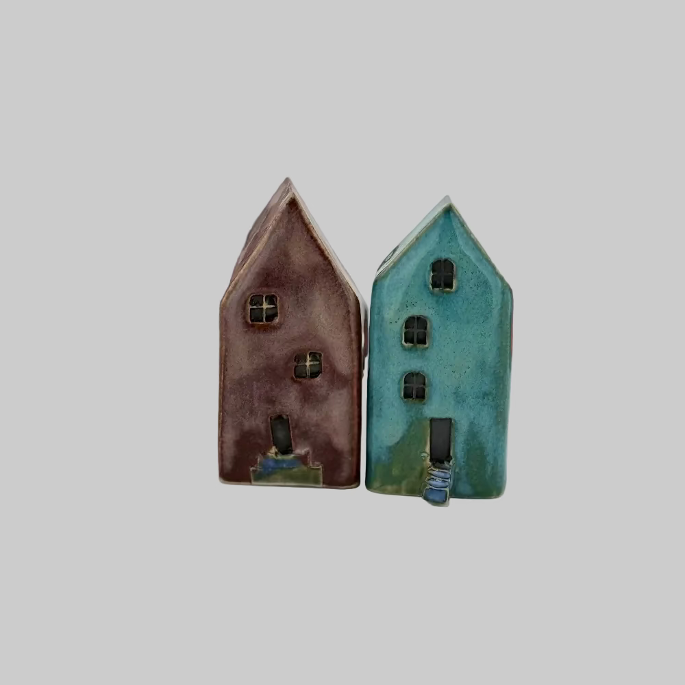 RG Ceramic / Keramik Hus / keramikhuse.
Keramik huse håndlavede med små vinduer og detaljer.