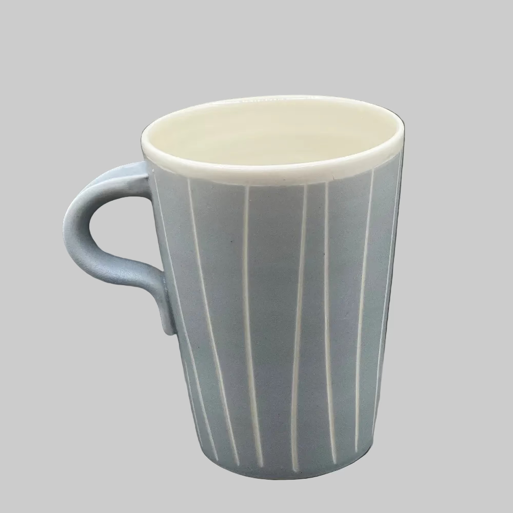 Krus med hank / Lyseblåt, Blåt keramik krus med striber. Keramisk kop med hank / Blå kop i keramik.
