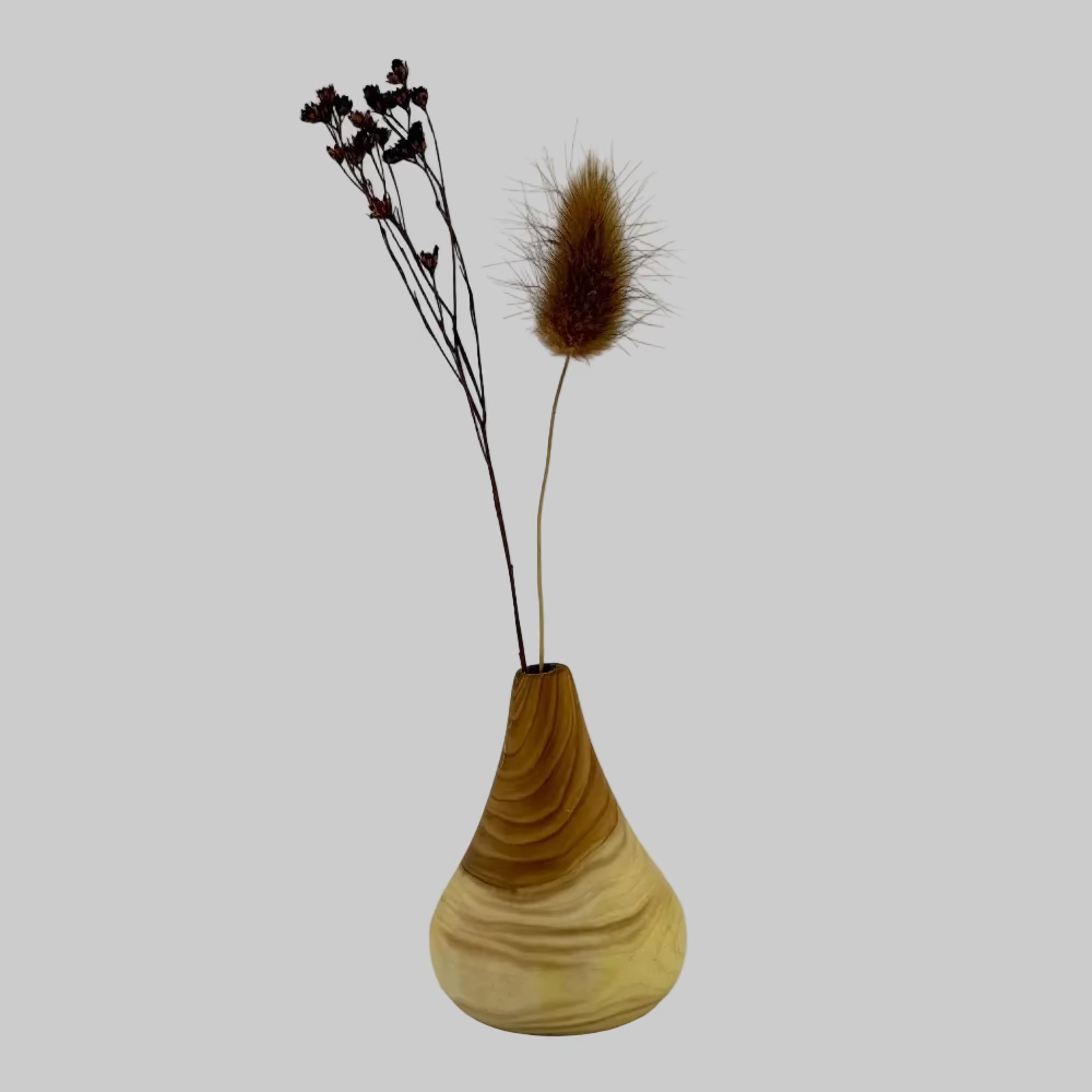 Trævase / Lyst genbrugstræ / Møller Træ.
Trævase i lyst genbrugstræ med naturlige åretegninger.