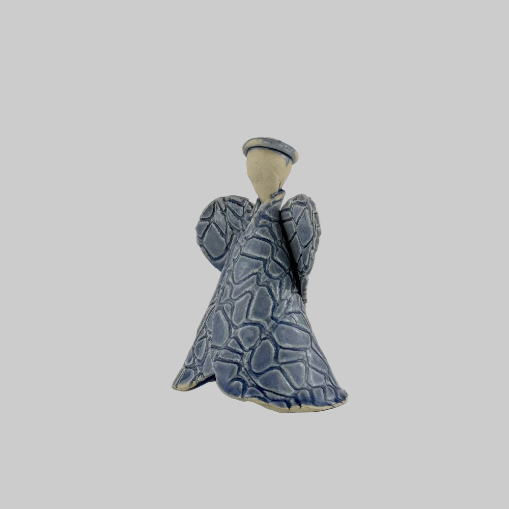 Engel / Porcelæn / Blå / Lise Høg. Dekorativ engel figur i porcelæn med struktur.