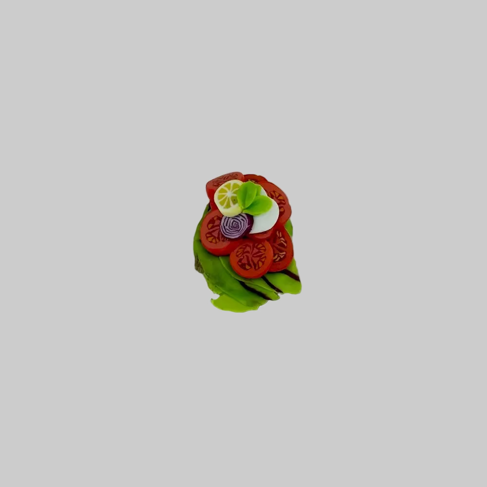 Magnet / Smørrebrød m. tomat / Maria Ortmann. Køleskabsmagnet med tomat i miniature.