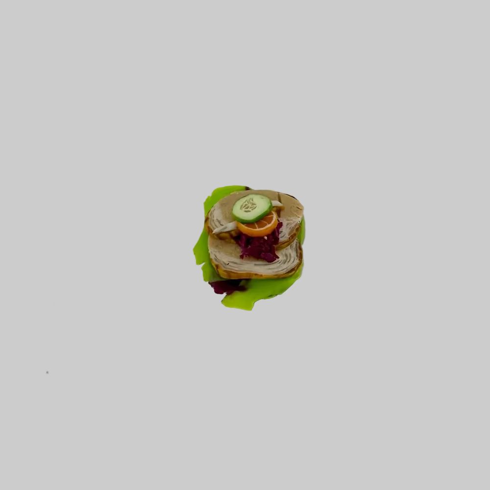 Magnet / Smørrebrød m. flæskesteg / Maria Ortmann. Køleskabsmagnet inspireret af dansk smørrebrød.
