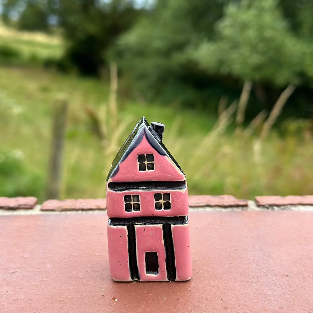 Nyborg Hus / Keramik / Flagvinduer / Rosa