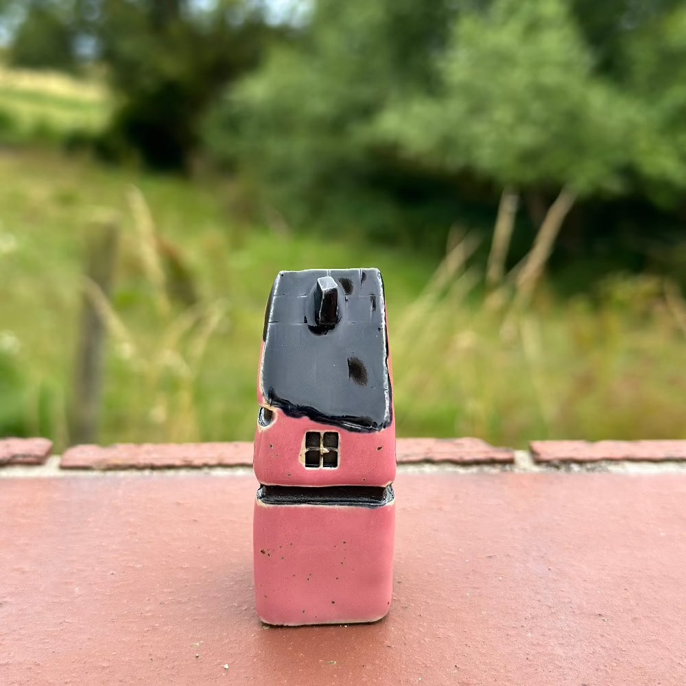 Nyborg Hus / Keramik / Flagvinduer / Rosa