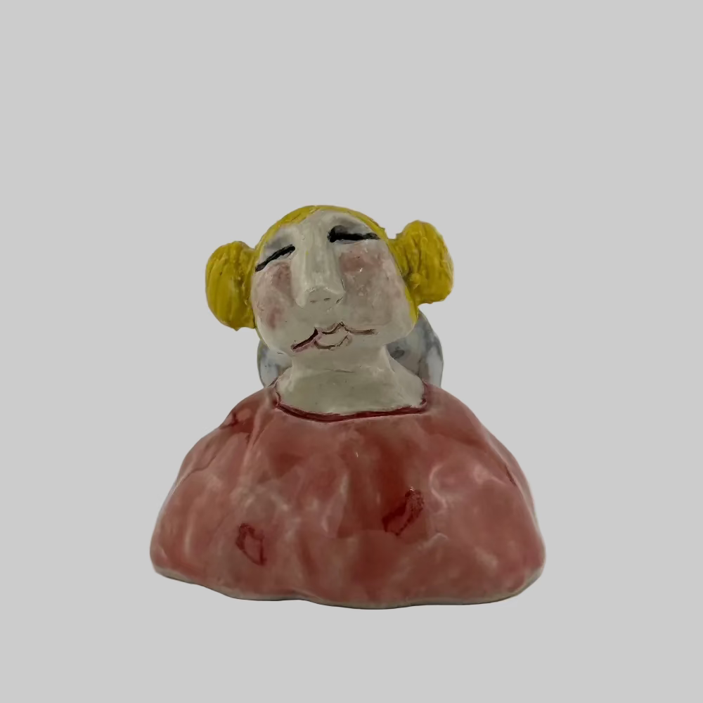 Englepige / Keramik / Rød / Keramikboblen. Håndlavet englepige i keramik – finurlig figur fra Keramikboblen.
