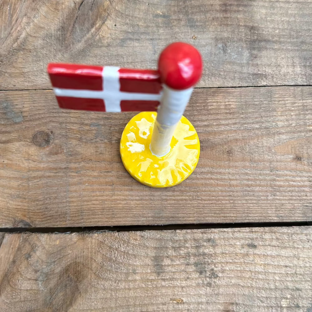 Klassisk Dannebrog / Pale Mirabelle