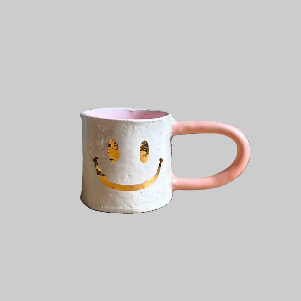 TheClayPlay / Krus m. hank / Smiley.
Unikt krus med smiley til kaffe og te.