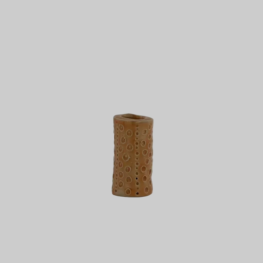 RG Ceramic / Lysestage / Vase / Ferskenfarve / Lille.
Keramik vase med moderne og farverigt design.