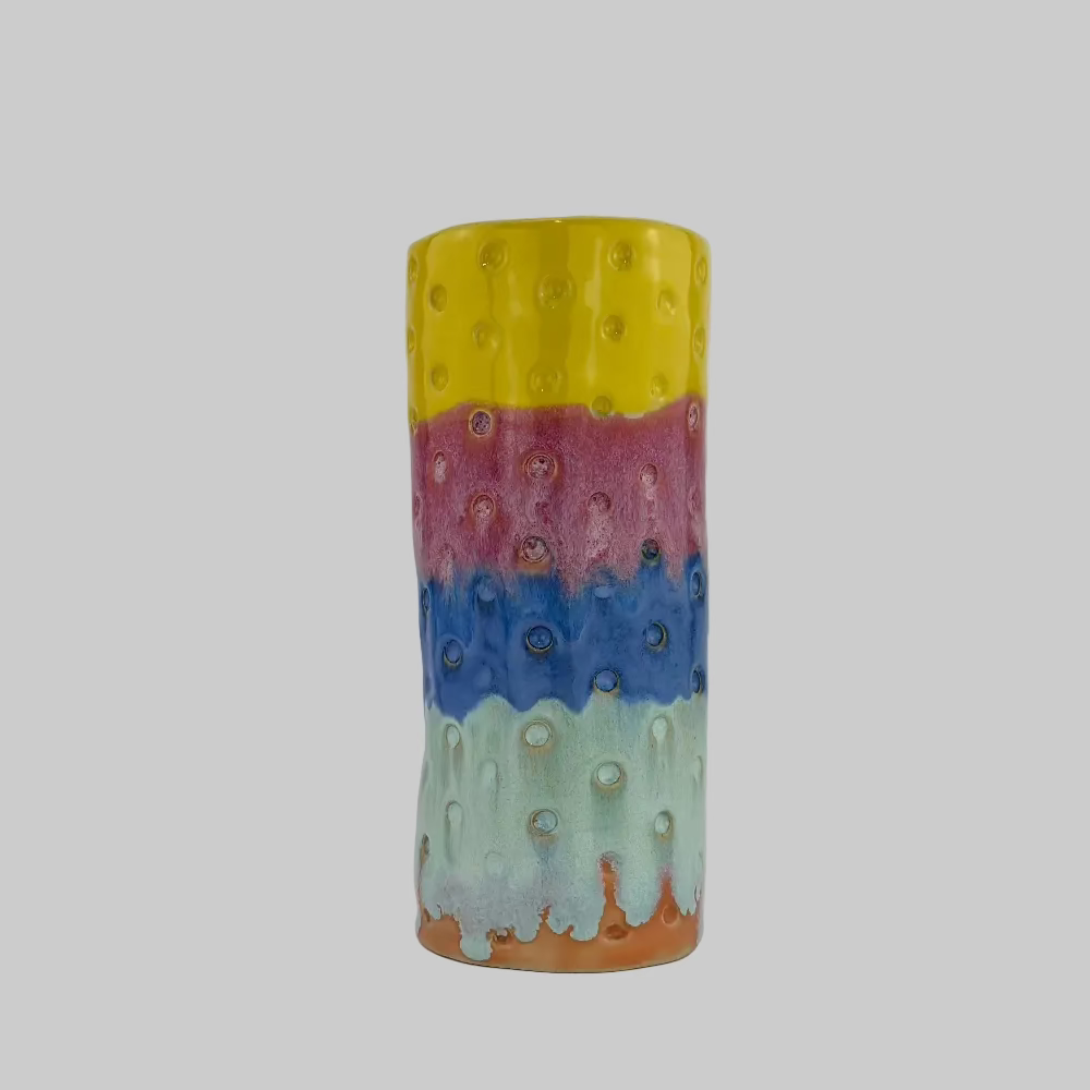 RG Ceramic / Keramisk Vase / Prikker / Farvemix..
Farverig håndlavet keramik vase med prikker.