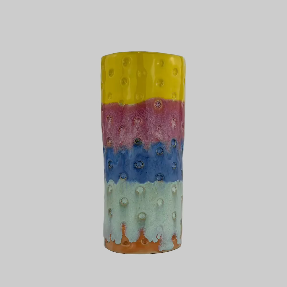 RG Ceramic / Keramisk Vase / Prikker / Farvemix..
Keramik vase i farvemix med dekorative prikker.