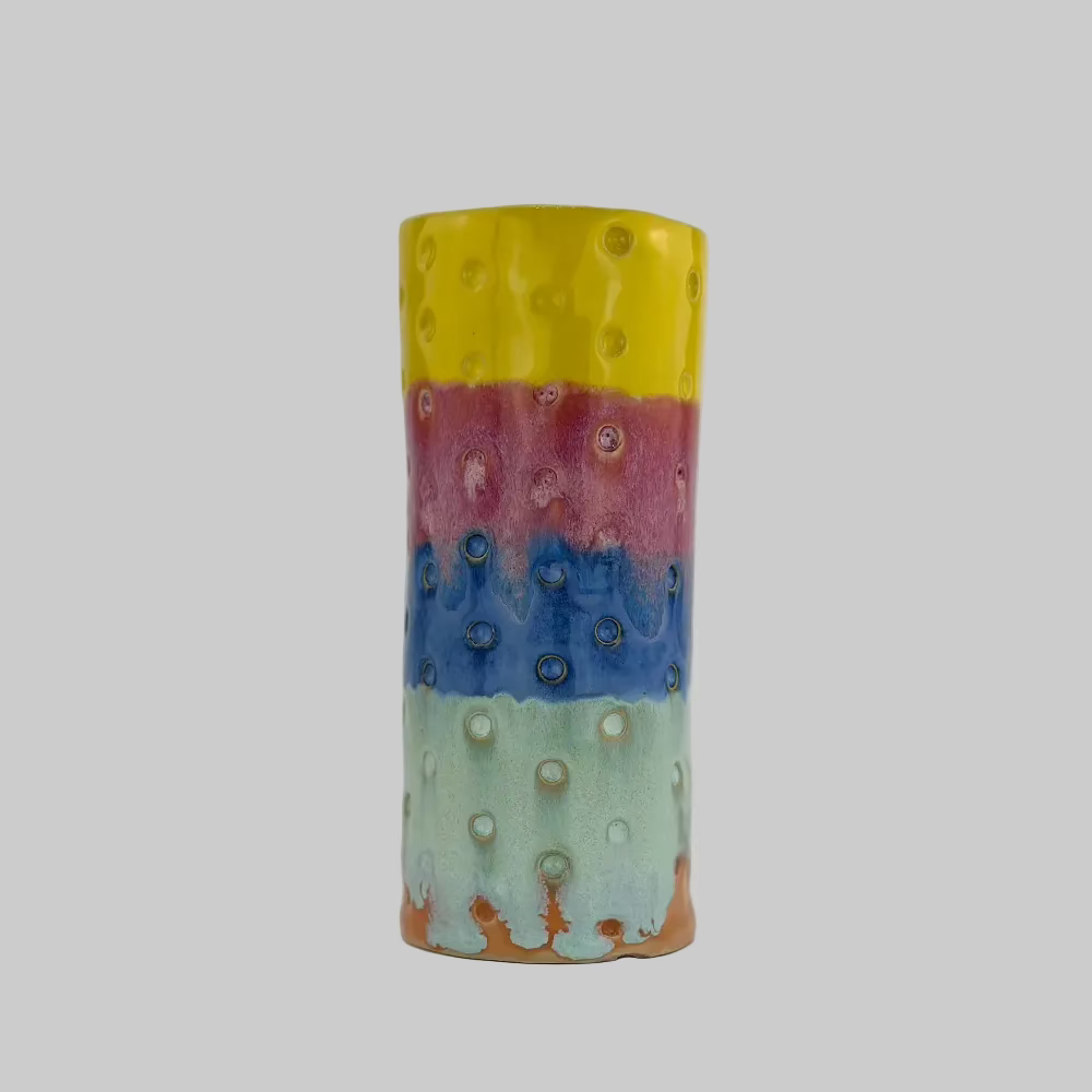 RG Ceramic / Keramisk Vase / Prikker / Farvemix..
Unik vase fra RG Ceramic med farverige glasurer.