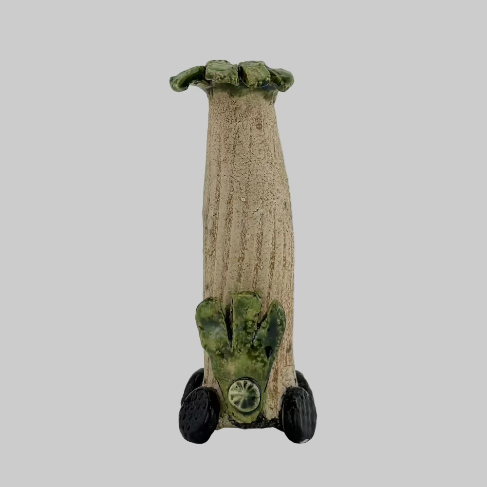 Fabeldyr / "Forsigtig Trafikant". Fabeldyr i keramik kaldet Forsigtig Trafikant – dekorativ unika figur.