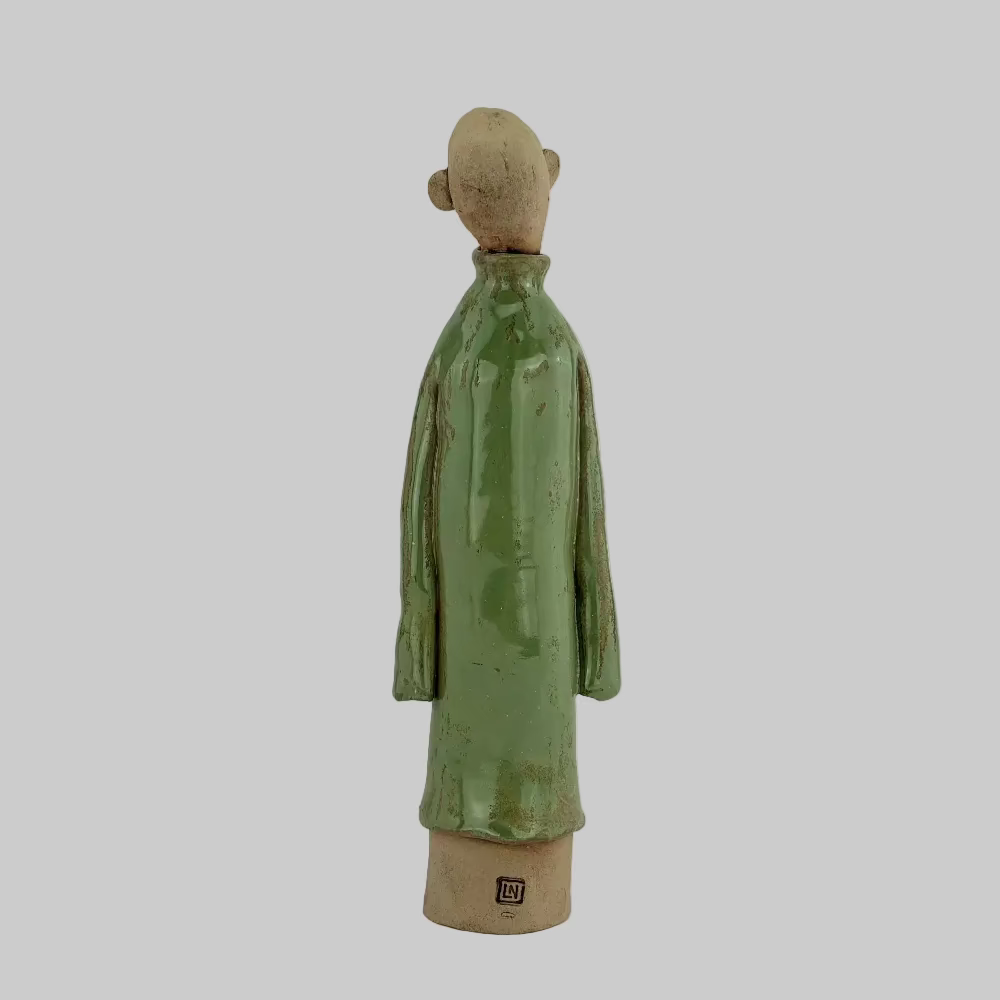 Keramisk figur / Kiss Me / Grøn / Linda Nielsen. Unika keramik figur med lang krop og grønt udtryk.