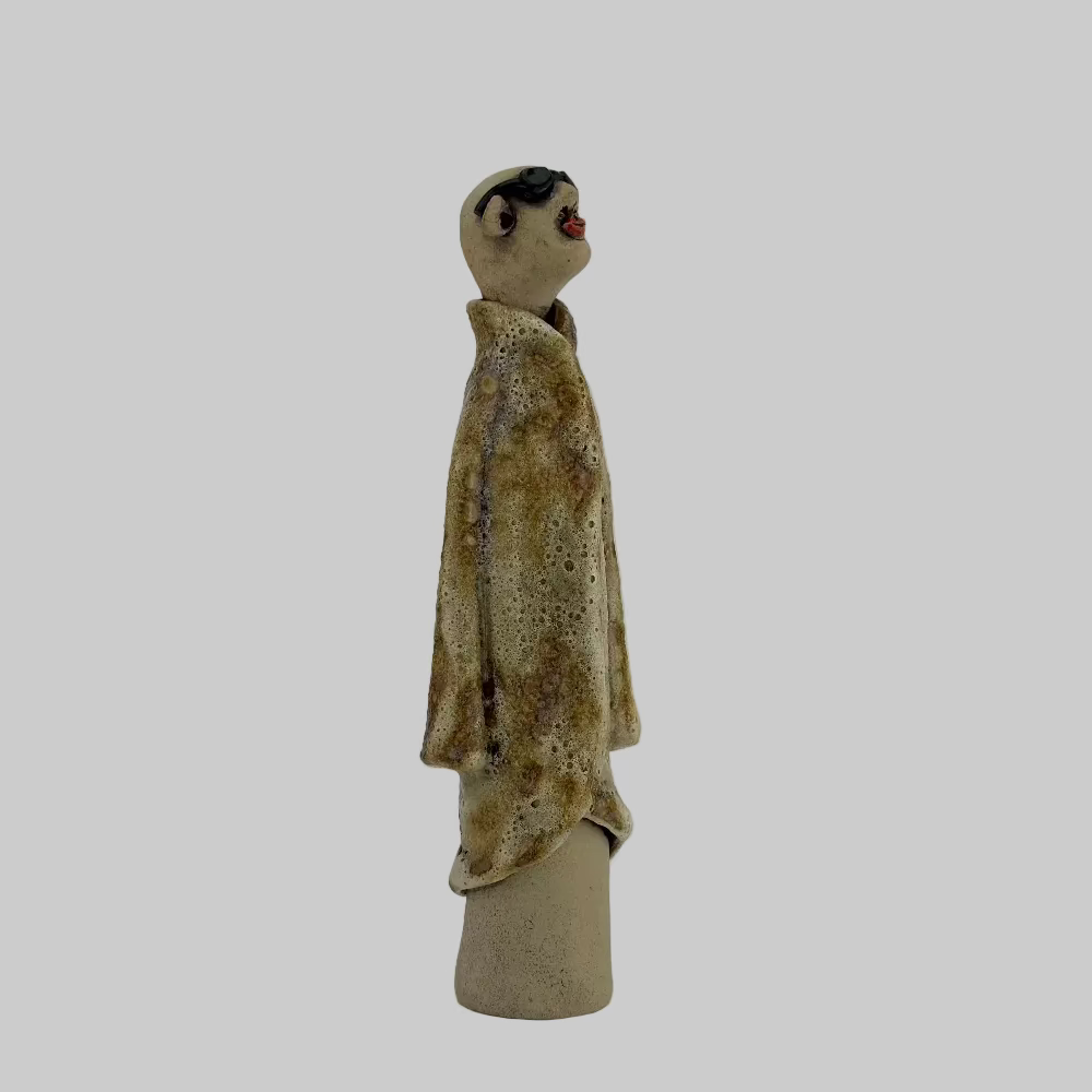 Keramisk figur / Kiss Me / Solbriller / Brun