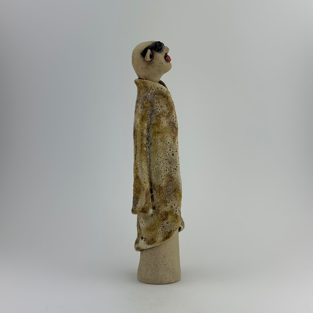Keramisk figur / Kiss Me / Solbriller / Brun