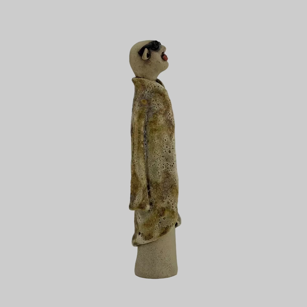 Keramisk figur / Kiss Me / Solbriller / Brun