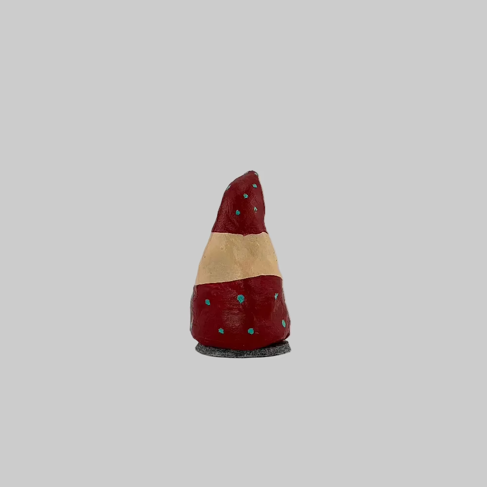 Rebecca Bjørg / Håndlavet Julenisse / Blå Prikker #1.
Dekorativ håndlavet nisse til unik julepynt.