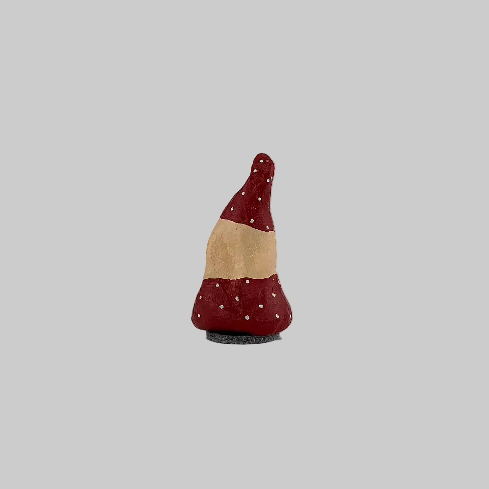 Rebecca Bjørg / Håndlavet Julenisse / Hvide Prikker #2.
Dekorativ håndlavet nisse til unik julepynt.