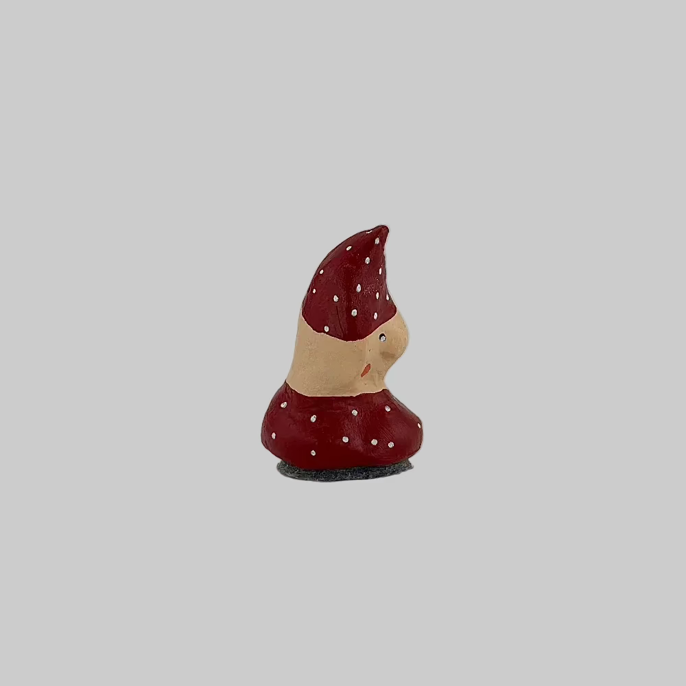 Rebecca Bjørg / Håndlavet Julenisse / Hvide Prikker #3.
Dekorativ håndlavet nisse til unik julepynt.