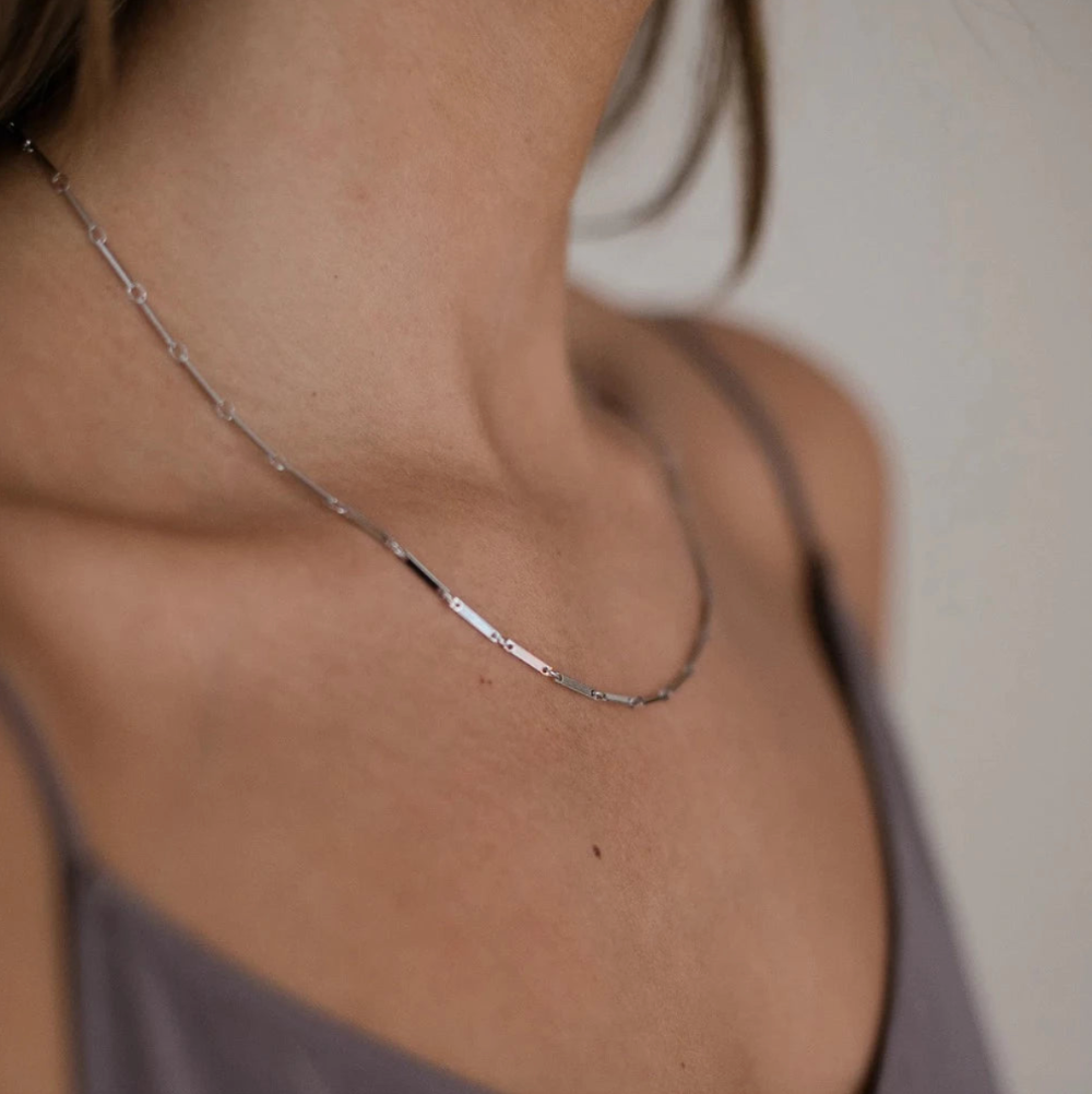Jewelry by Grundled / Halskæde / York / Forsølvet.
Elegant sølvbelagt halskæde med blank overflade.