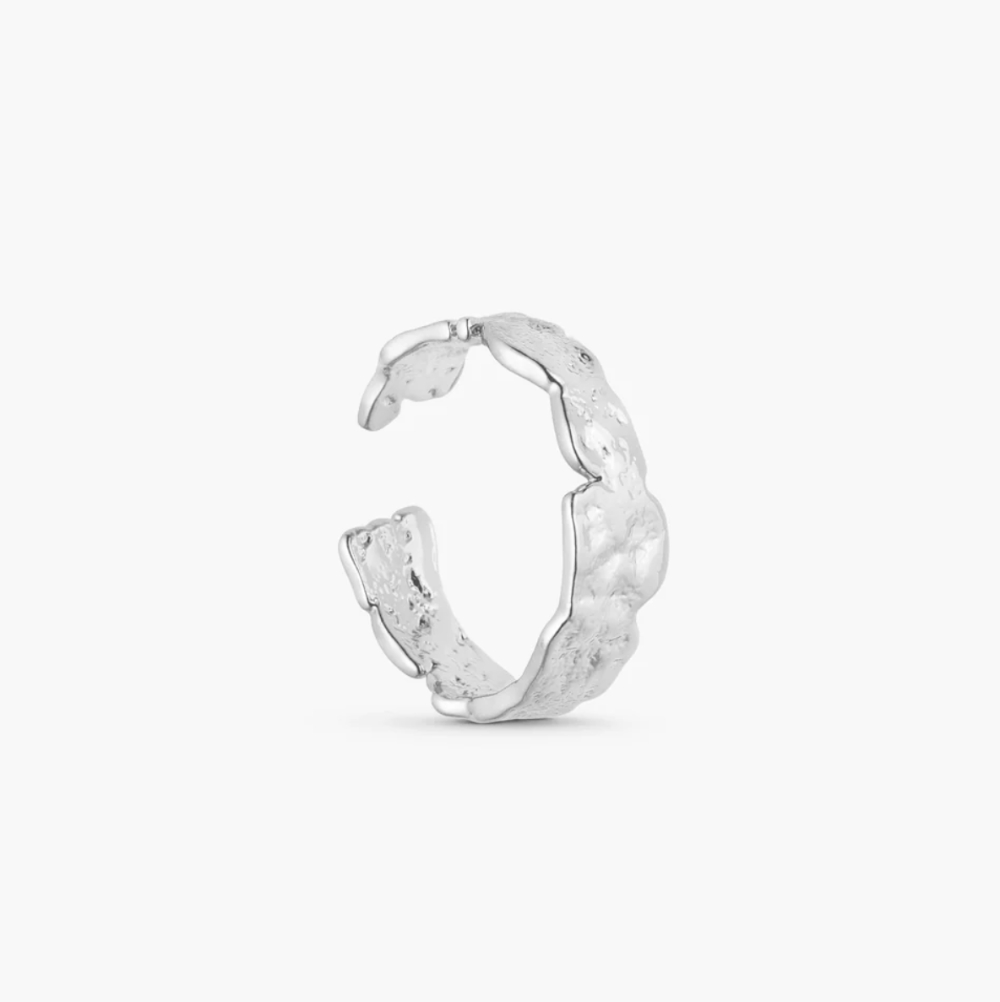 Jewelry by Grundled / Ring / Nina / Forsølvet.
Sølvbelagt Nina ring med organisk design fra Grundled.