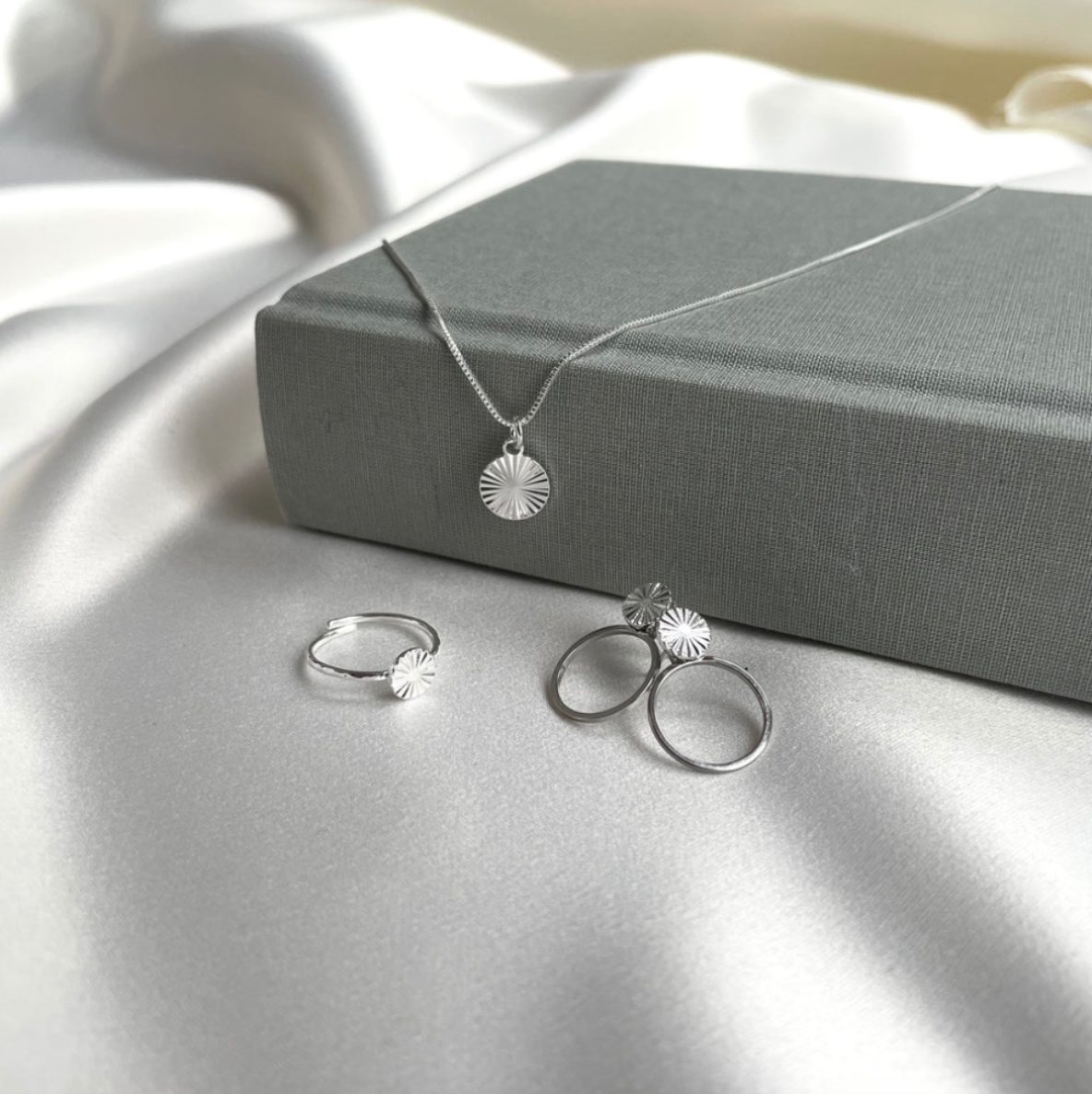 Smykkesæt / Halskæde + Armbånd / Scarlett / Sølvbelagt