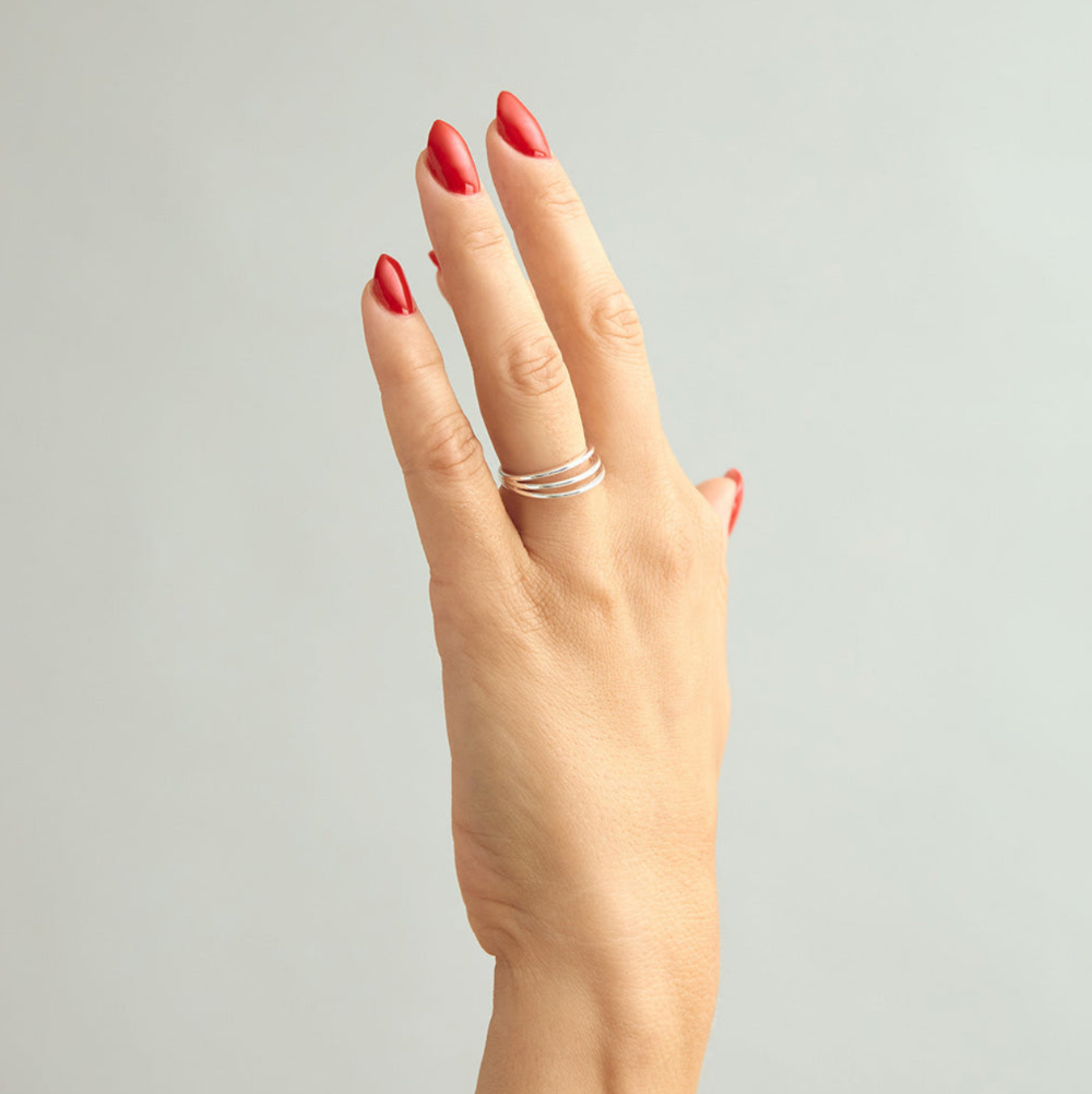 Ring / Iris / Sølvbelagt. Elegant ring med tre buer – moderne smykke fra Grundled.