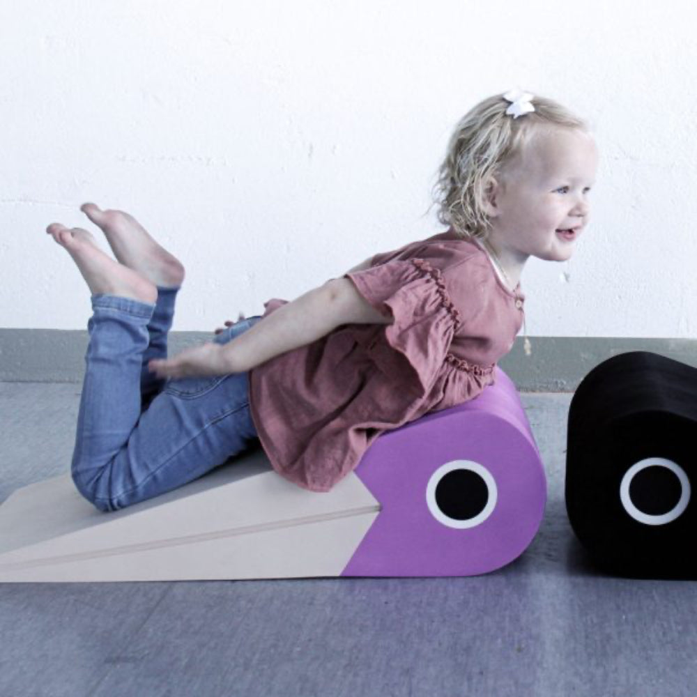 Units Danish Design / Fuglen / Tumlelegetøj.
Units fugl som motorisk legetøj til kravle og gå fase.