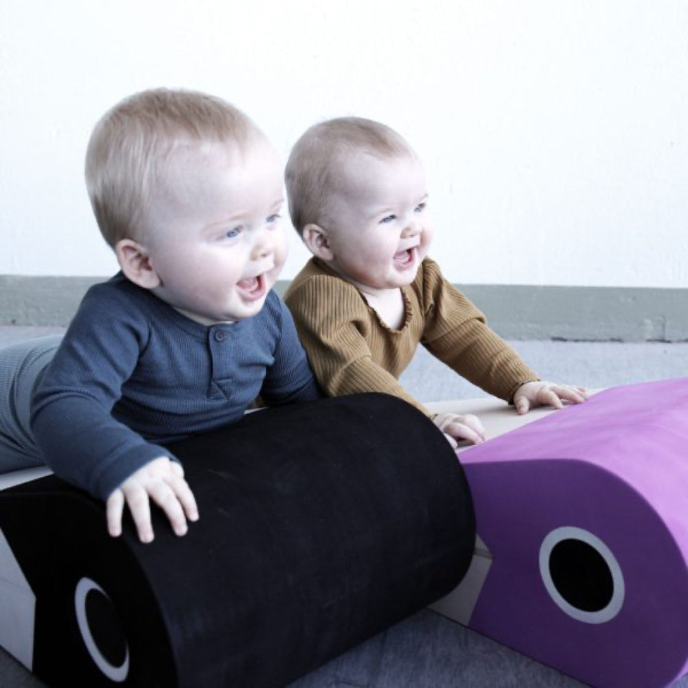Units Danish Design / Fuglen / Tumlelegetøj.
Units fugl som motorisk legetøj til kravle og gå fase.