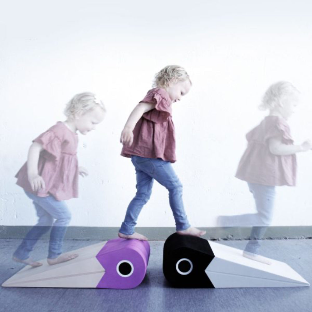 Units Danish Design / Fuglen / Tumlelegetøj.
Blødt tumlemøbel til baby mavetid og balance træning.