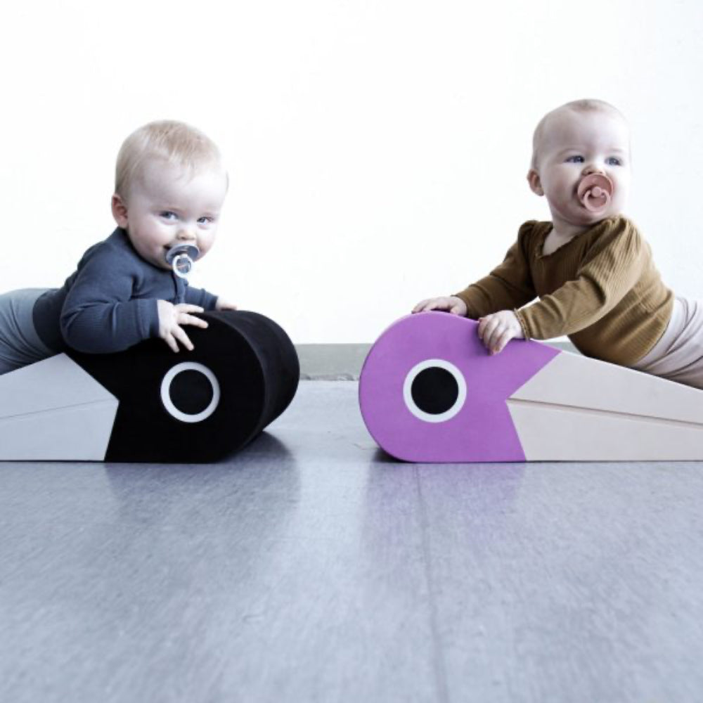 Units Danish Design / Fuglen / Tumlelegetøj.
Stilrent baby legetøj i skum med skridsikker overflade.