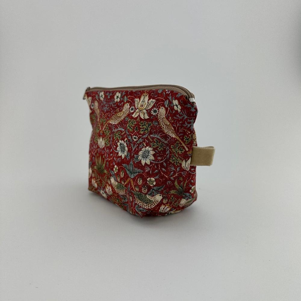 Makeuppung / Flere størrelser / Røde Blomster