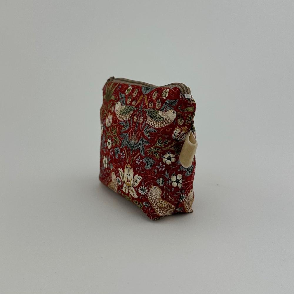 Makeuppung / Flere størrelser / Røde Blomster